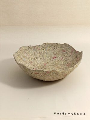 Pinkie bowl A beige papier mache bowl with pink details