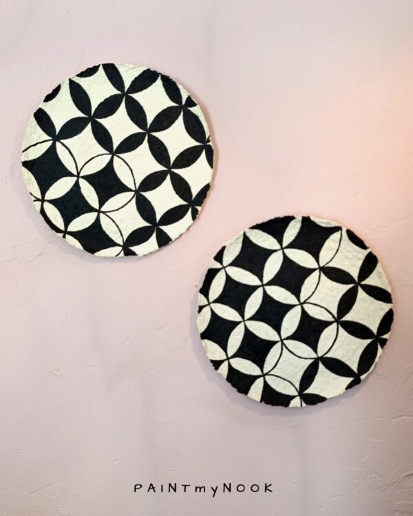 Black Quatrefoil I decorative plate